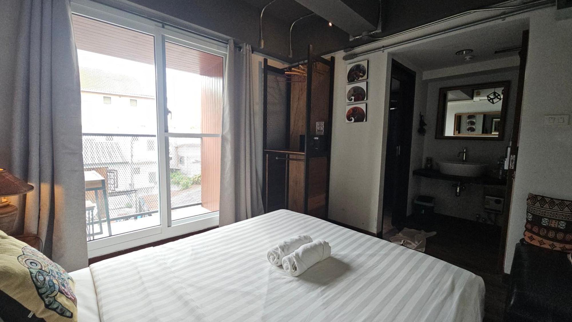 Отель 33 Poshtel (Adults Only) Чиангмай Экстерьер фото