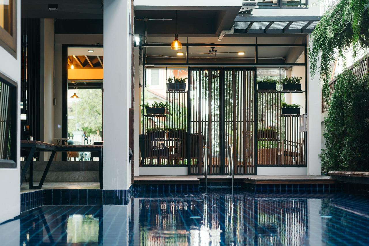 Отель 33 Poshtel (Adults Only) Чиангмай Экстерьер фото